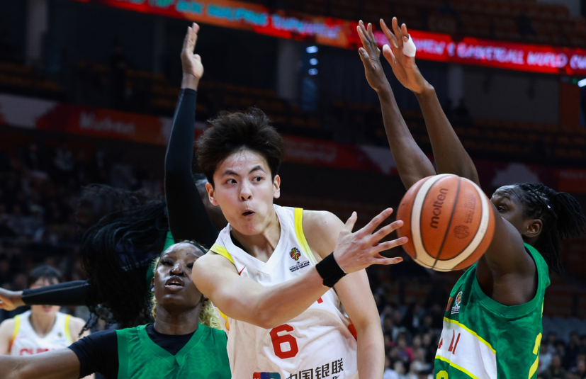 九游娱乐官网地址-女篮队长首秀！杨舒予14+5+7扮攻传核心 7助攻全场最高